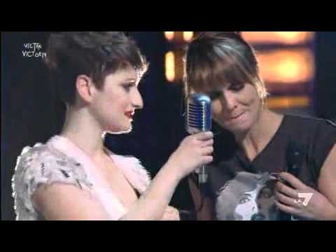 VICTOR VICTORIA, anteprima - Il duetto di Arisa e Paola Cortellesi