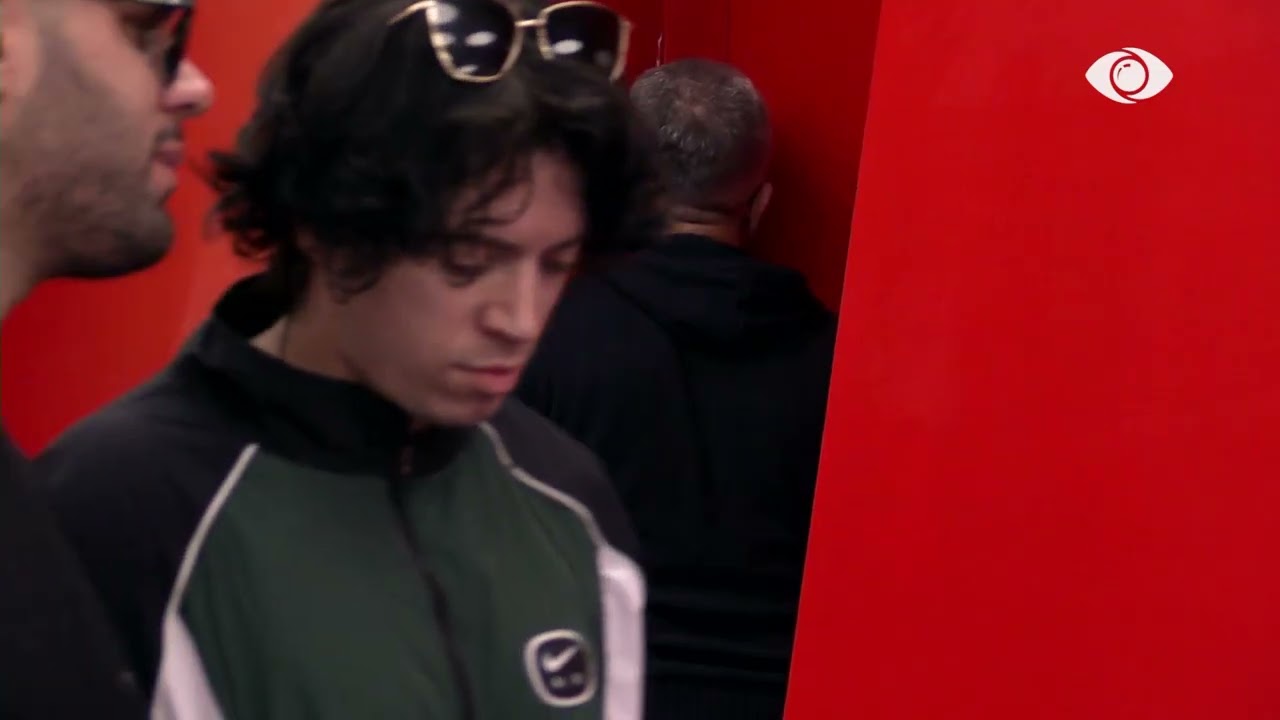 Ke një zë shumë të ëmbël/ Artani-Livias, ndërhyn Mateo: Ke gruan në shtëpi…