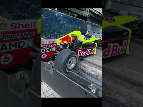 RC-F1-Auto mit echtem Motor