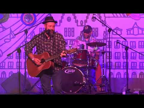 SŁODKI CAŁUS OD BUBY