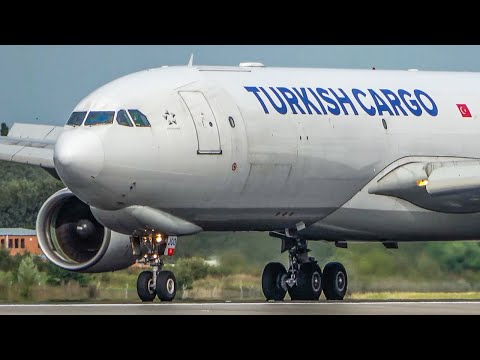 AIRBUS A330 BLOCKS the RUNWAY and CITATION JET has to GO AROUND (4K)