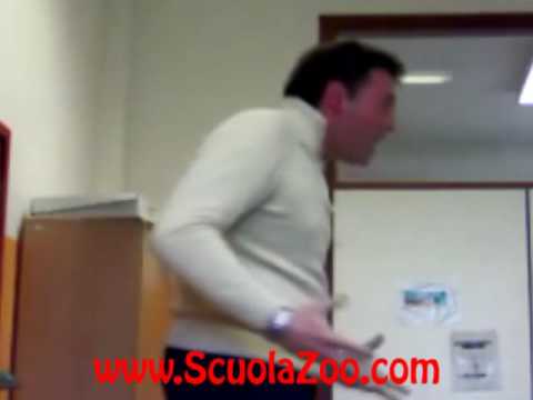 Prof impazzito urla alla classe - ScuolaZoo.com