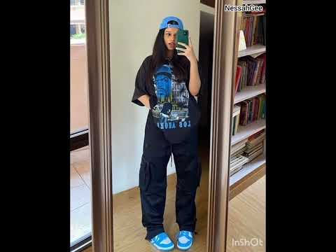 How to style cargo pants and graphic tees.2023 Fall...