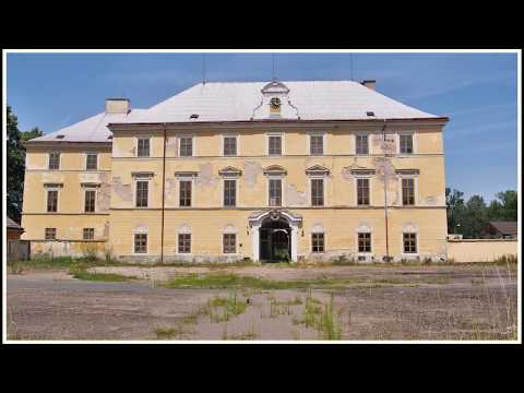 Za lesem jsou Zdechovice