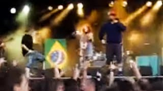 Soulfly - &quot;Pain&quot; (live featuring Chino Moreno at Fields of Rock 2005)