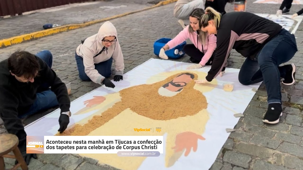 Aconteceu nesta manhã em Tijucas a confecção dos tapetes para celebração de Corpus Christi 