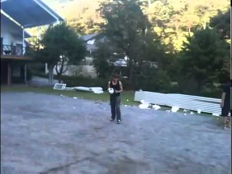 100925 Ryeowook's First Serve (Heechul's twitvid)