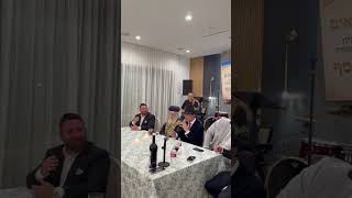 מרן הראש"ל רבינו יצחק יוסף שליט"א בשמחה של מצוה במהלך מסע החיזוק בעיר לוס אנג'לס