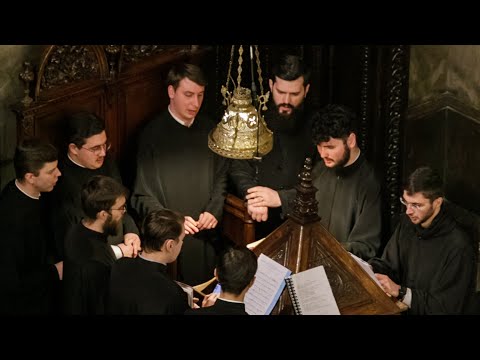 "Să se îndrepteze...", în glasul I, după Iacov Protopsaltul. Membrii Corului Chivotul, Iași.