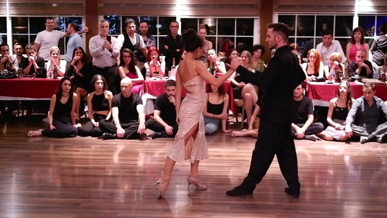 Mert Moran & Elpida Gallou / Puglieseando - 3/4