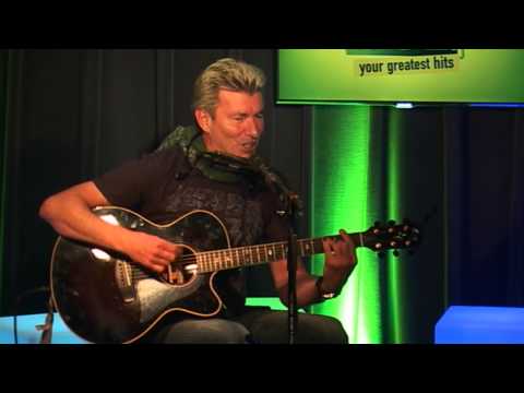 Paul Michiels - Lovin' Arms (live bij JOE)