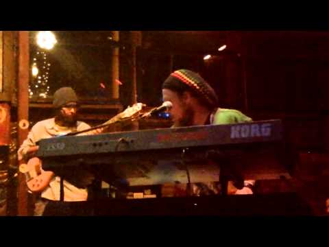 Dub Gideon Performs "Sleepwalkers"﻿ at Flamingo Cantina