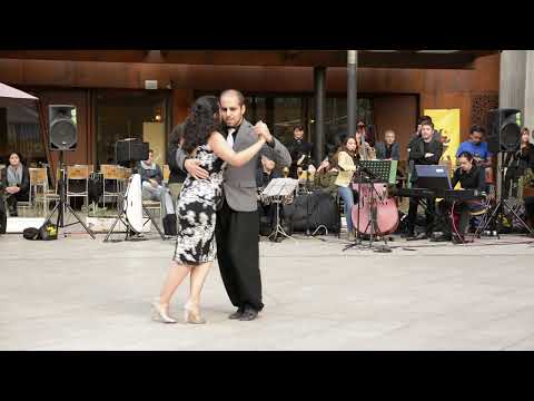 Taquito Militar - Claudio y Martina /Orq. Calle tango - Milonga Callejera Stgo de Chile