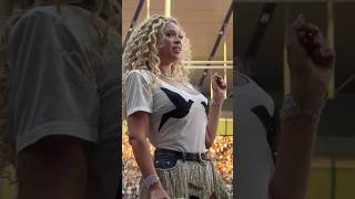 Beyonce get shook from the crowd in london🐝 #beyonce #cowboycartertour