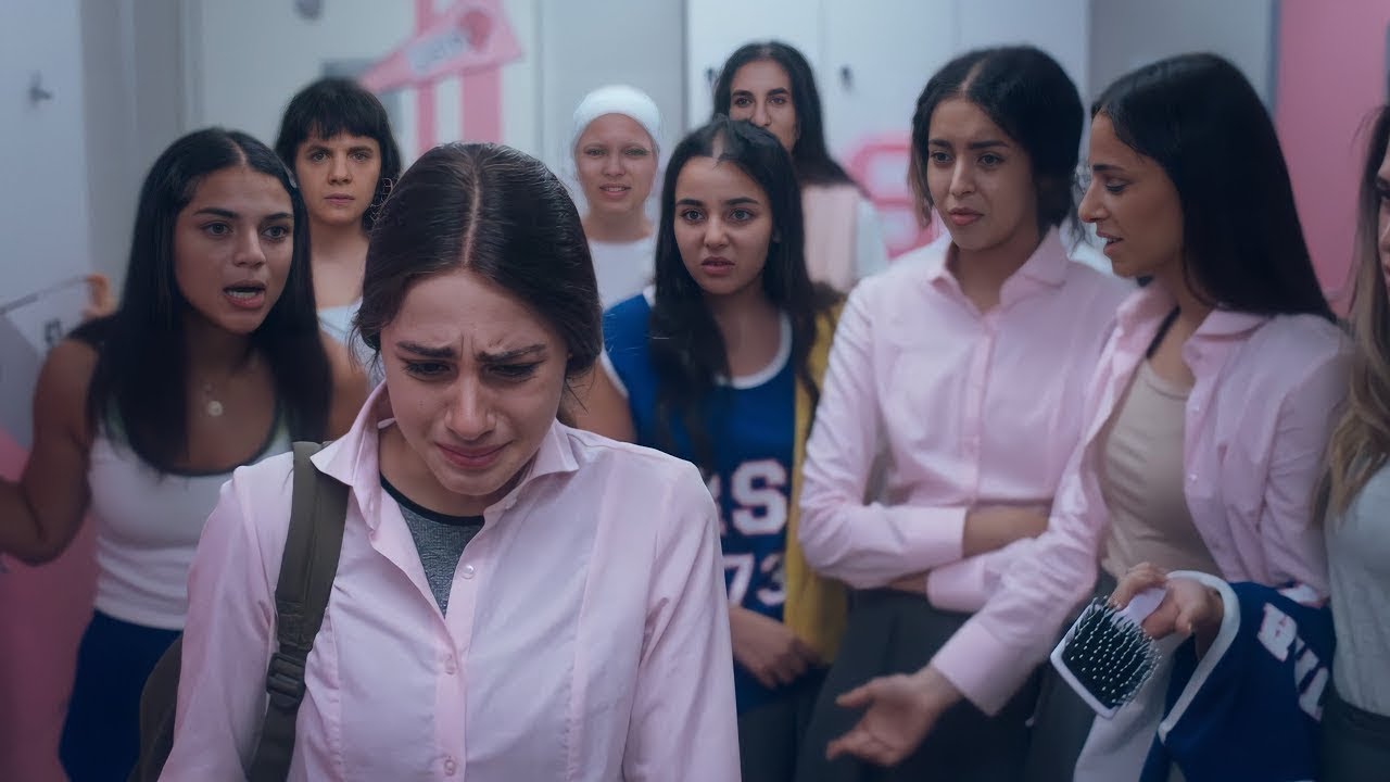 Valentonas Não Sabem que a Garota que elas ZOAM vai Arruinar a vida delas Pra Sempre