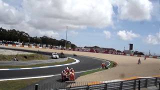 preview picture of video 'MotoGP, After crash, Edwards and De Puniet. Estoril, Portugal 2012'