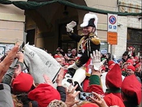 Generale sale a  cavallo - Carnevale Ivrea 2014