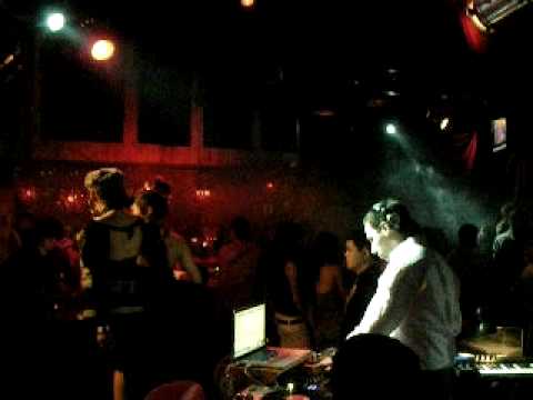 Davide Succi DJ remixing live - Asia tour 2009