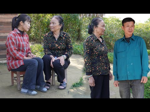 What did De's mother say to Huyen while De was away?