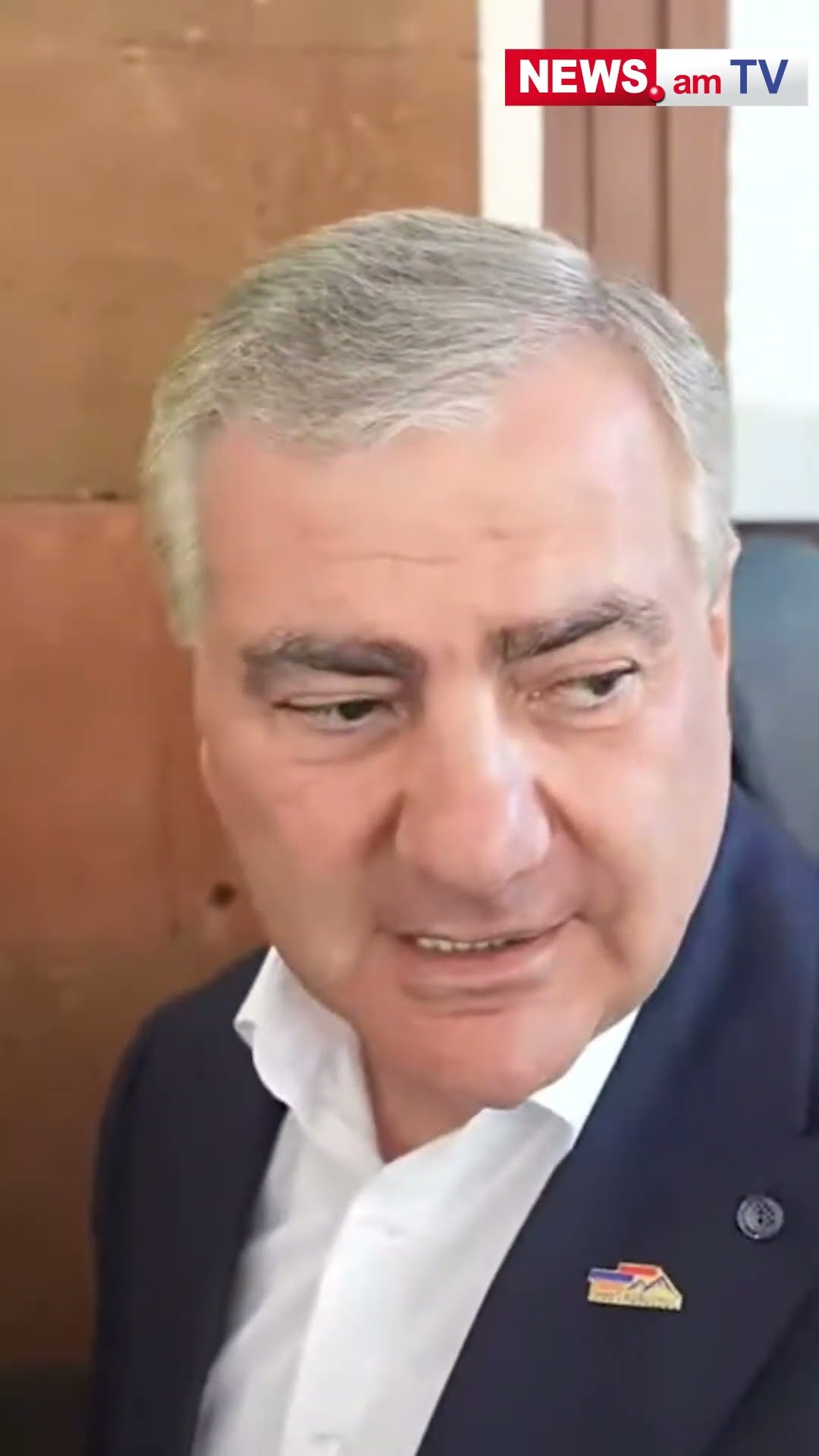 Քաղաքացիները ծափերով դիմավորեցին ընտրության եկած Սամվել Կարապետյանին