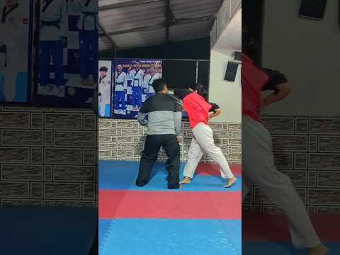 Master Self Defense Elbow Strike 🥊 | Fast Counter Attack Tutorial #Shorts #SelfDefense #ElbowStrike