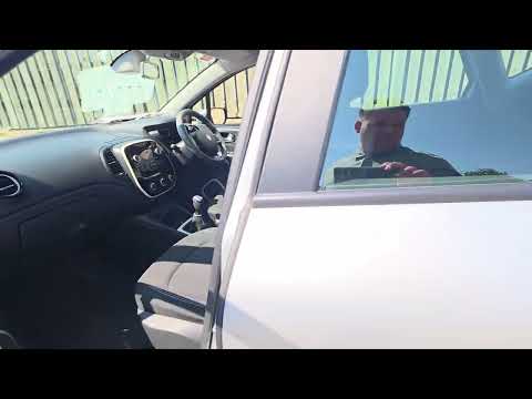 Renault Captur Play DCI 90 MY18 5DR - Image 2