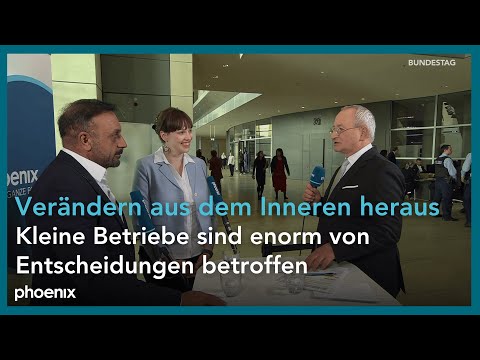 Nora Seitz (CDU) und Mirze Edis (Die Linke) zur ersten Bundestagssitzung der neuen Legislatur
