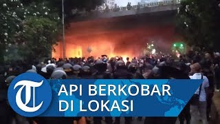 Video Api Berkobar di Kerumunan Massa Beberapa Lokasi, Polisi Memukul Mundur