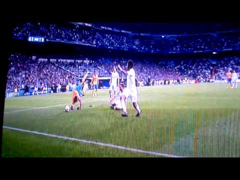 Arturo vidal very funny dive vs real madrid
