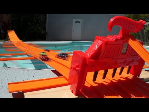 HOT WHEELS SUMMER POOL RACING FINALS!