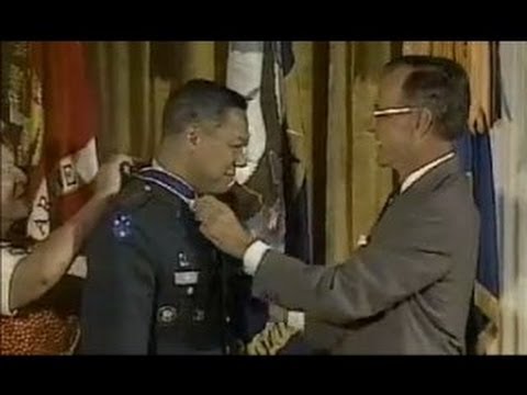 , title : 'Colin Powell & Schwarzkopf Awarded Presidential Medal of Freedom (Desert Storm) 1991'