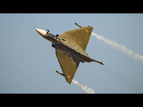 Indian Air Force LCA Tejas Display at Dubai Airshow 2025 | In Memory of Pilot Namansh Syal