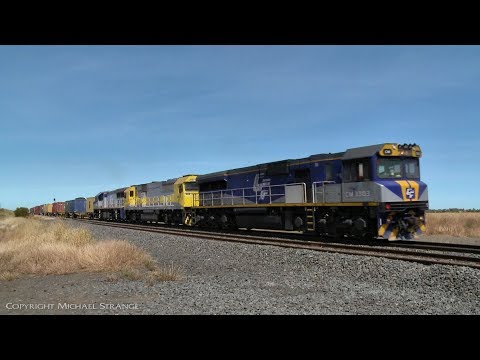 CM3303, GML10 & VL358 / QUBE 1MA7 Container Freight Train (8/12/2019) - PoathTV Australian Railways