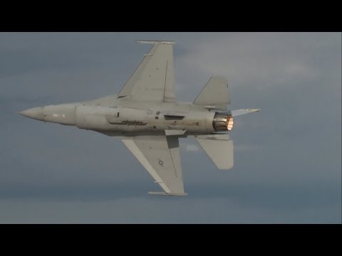 EAA AirVenture 2018 - F-16CJ Fighting Falcon Demonstration