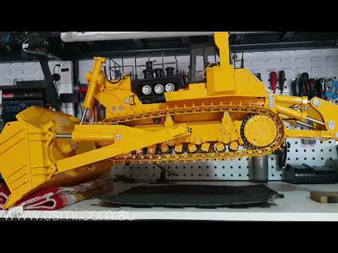 CSMI : RC DOZER KOMATSU 575 with full hydraulics ready to run with sound and lights. Hydraulic Test