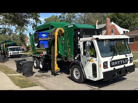WM’S Battle Amrep Side Loader Garbage Trucks in Detroit