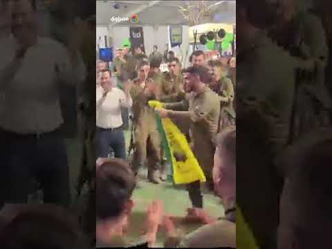 وزير الخارجية الأمريكي السابق ومدير وكالة المخابرات المركزية مايك بومبيو يرقص مع جنود إسرائيليين