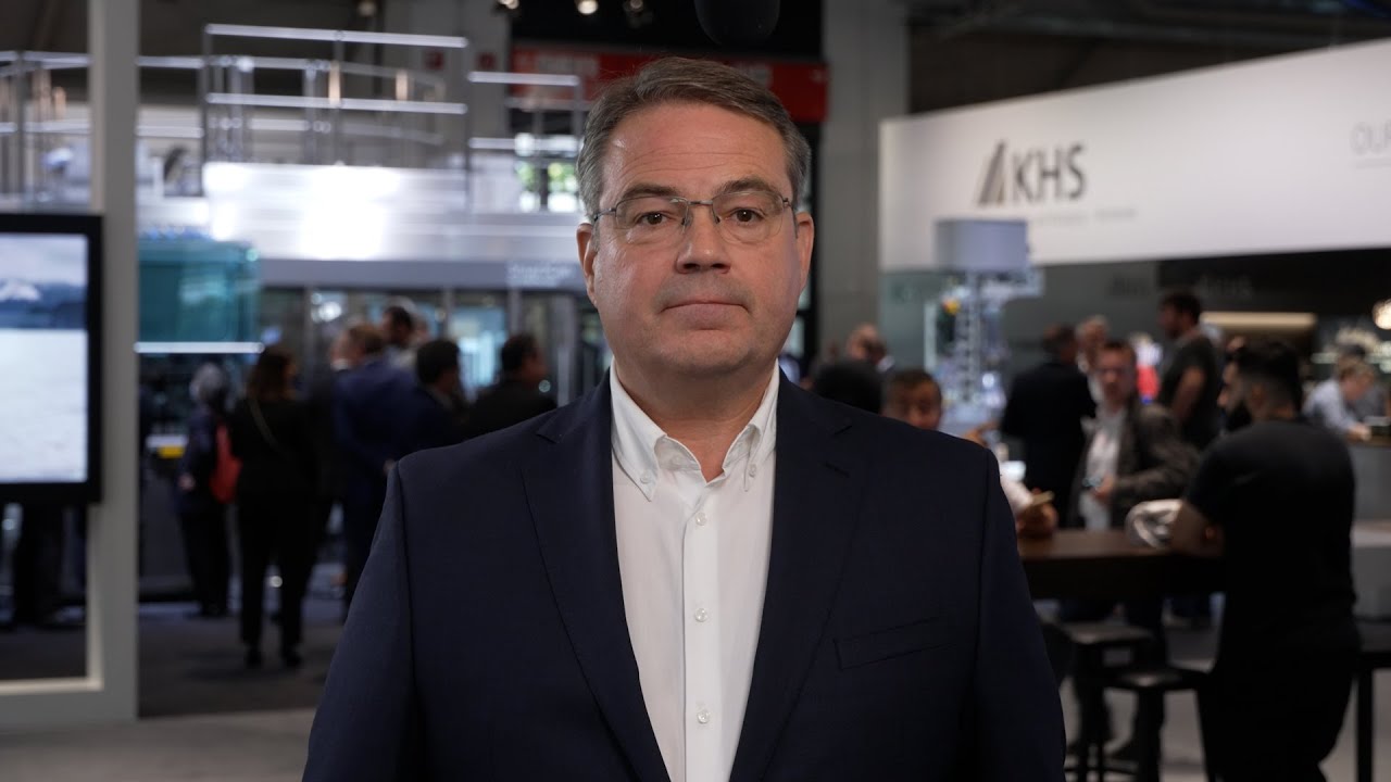 Comprehensive services for a long system life cycle