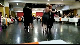 Bailan  Paola Tacchetti y Roberto Zuccarino . Celia Chen y Hernán Alvarez Prieto. Cambio de pareja.