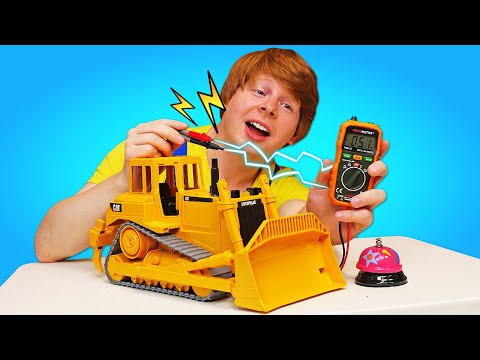 Ремонт машин у Саши: в бульдозер ударила молния! Развивающие видео про машинки для мальчиков