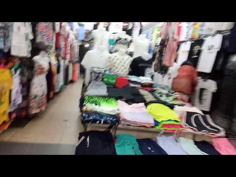Navegando no Patong Otop Shopping Paradise pela segunda vez (Phuket, Tailândia)