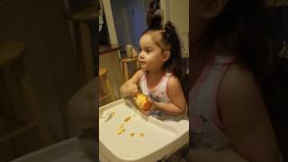 Luna moona can peel a orange at 2