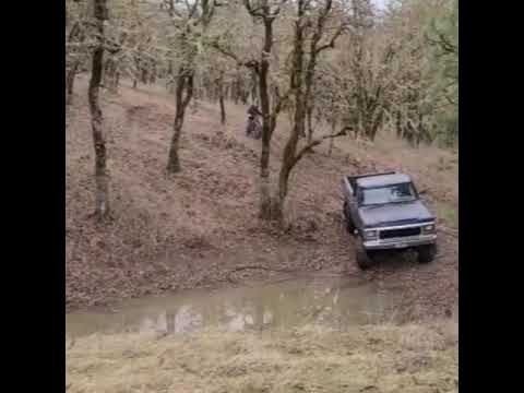 79 f150 Awesome sounding 351/400m in mud