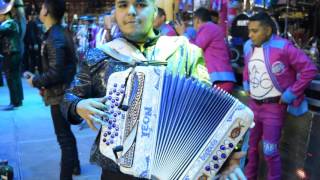 Empujando La Linea - Regulo Caro (En Vivo Desde Morelia)