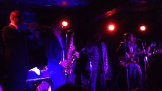 Lee Fields & The Expressions - It Still Gets Me Down (Live @ Empty Bottle Chicago 9/16/2014)