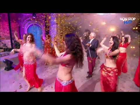 Gérard Darmon débarque sur le plateau avec un chameau !