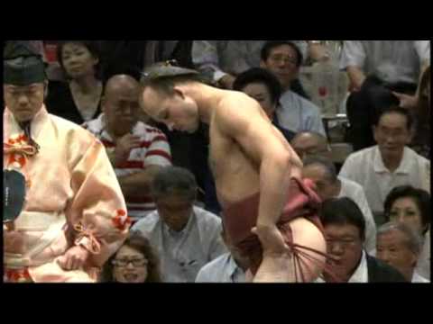 13 Kyokutenho vs Takanoyama, yorikiri