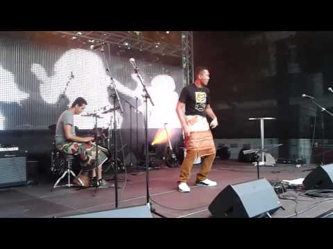 Aka Zizi accompagné par Dj Elliot - Ragnao hely ( Live )