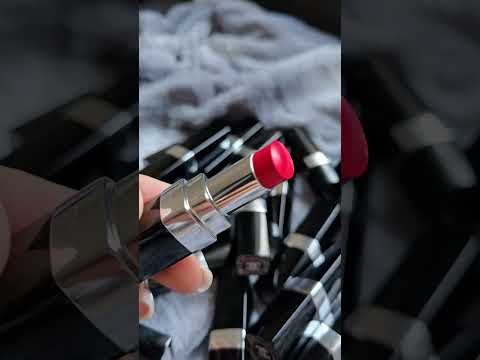 Chanel Rouge Coco Bloom губная помада с эффектом увлажнения, интенсивного цвета и стойкостью. - фото 5 - id-p2389589479