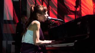 Fiona Apple &quot;On the Bound&quot; Live Performance